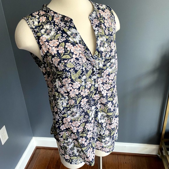 GAP navy blue sleeveless button down tank top - Picture 2 of 8